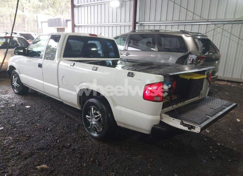 Photo 3 of 2003 Chevrolet S-10 (VIN 1GCCS19X238277865)