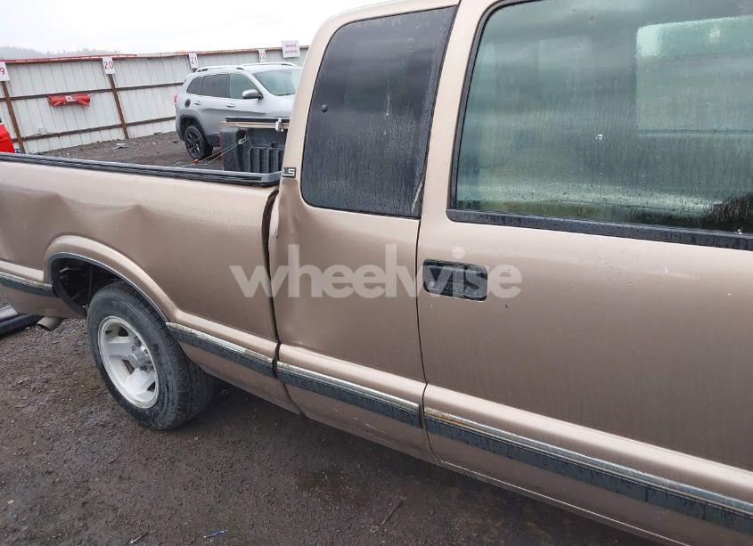 Photo 13 of 1996 Chevrolet S TRUCK S10 (VIN 1GCCS19X2T8222106)