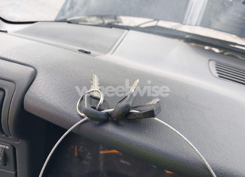 Photo 11 of 1997 Chevrolet S-10 LS SPORTSIDE (VIN 1GCCS19X2V8137981)