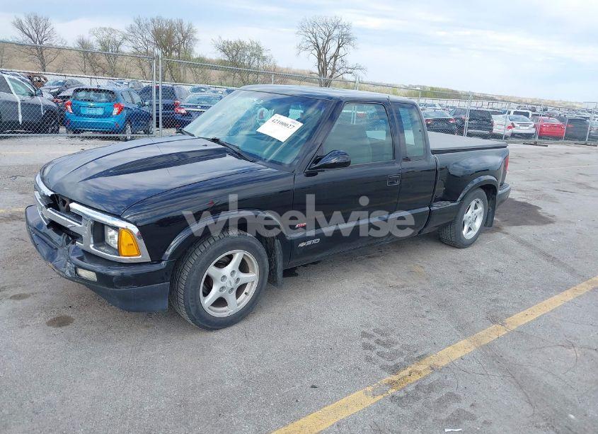 Photo 2 of 1997 Chevrolet S-10 LS SPORTSIDE (VIN 1GCCS19X2V8137981)