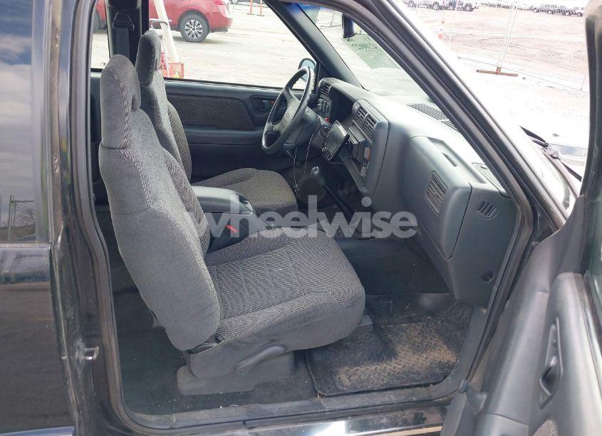 Photo 5 of 1997 Chevrolet S-10 LS SPORTSIDE (VIN 1GCCS19X2V8137981)