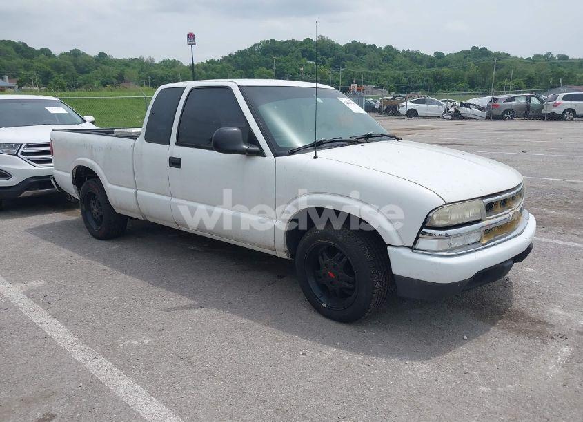 1998 Chevrolet S-10 LS FLEETSIDE (VIN 1GCCS19X2W8122060) main photo