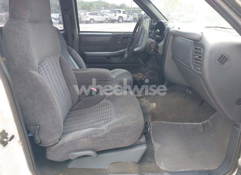 Photo 5 of 1998 Chevrolet S-10 LS FLEETSIDE (VIN 1GCCS19X2W8122060)