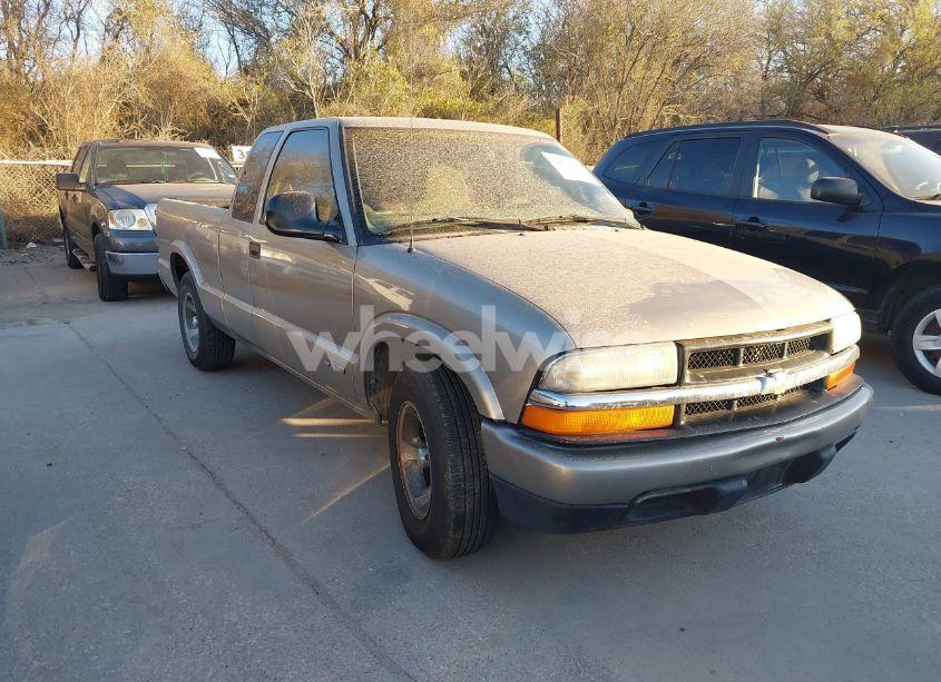 1998 Chevrolet S-10 LS FLEETSIDE (VIN 1GCCS19X2W8134628) main photo