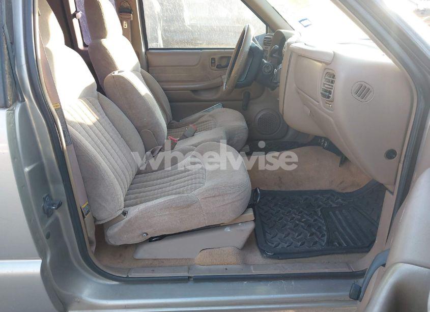 Photo 5 of 1998 Chevrolet S-10 LS FLEETSIDE (VIN 1GCCS19X2W8134628)