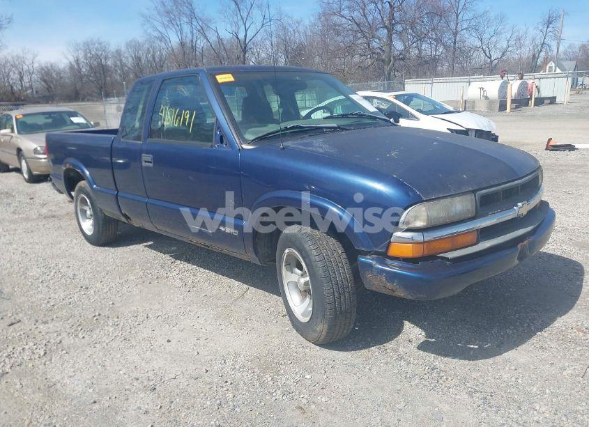 1998 Chevrolet S-10 LS FLEETSIDE (VIN 1GCCS19X2W8193372) main photo