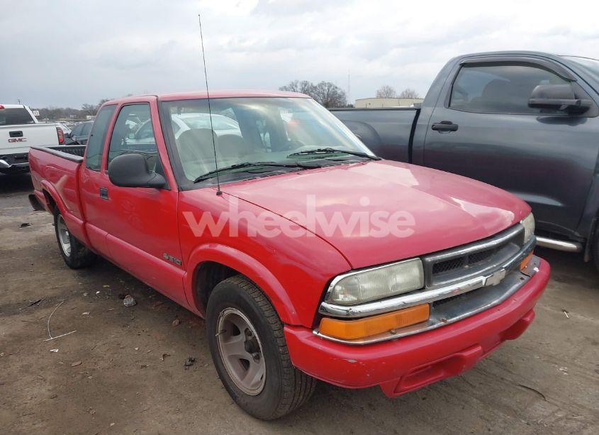 1998 Chevrolet S-10 LS FLEETSIDE (VIN 1GCCS19X3WK135970) main photo