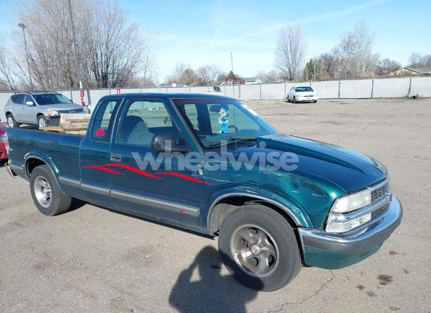 1998 Chevrolet S-10 LS FLEETSIDE (VIN 1GCCS19X3WK152042) main photo