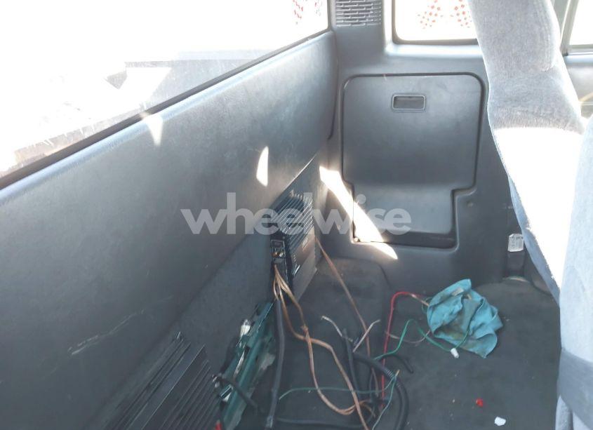 Photo 8 of 1998 Chevrolet S-10 LS FLEETSIDE (VIN 1GCCS19X3WK152042)