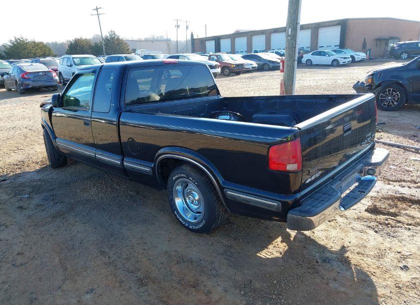 Photo 3 of 1999 Chevrolet S-10 LS (VIN 1GCCS19X3X8189090)