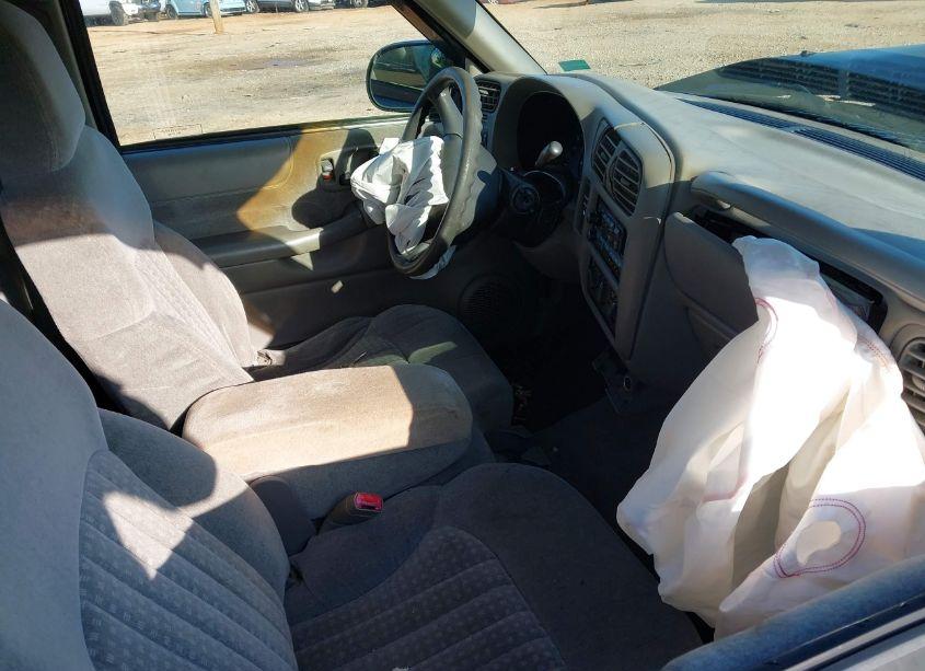 Photo 5 of 1999 Chevrolet S-10 LS (VIN 1GCCS19X3X8189090)