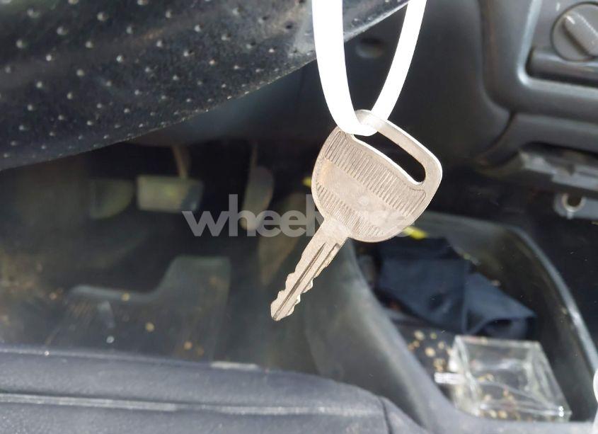 Photo 11 of 2003 Chevrolet S-10 LS (VIN 1GCCS19X438128471)