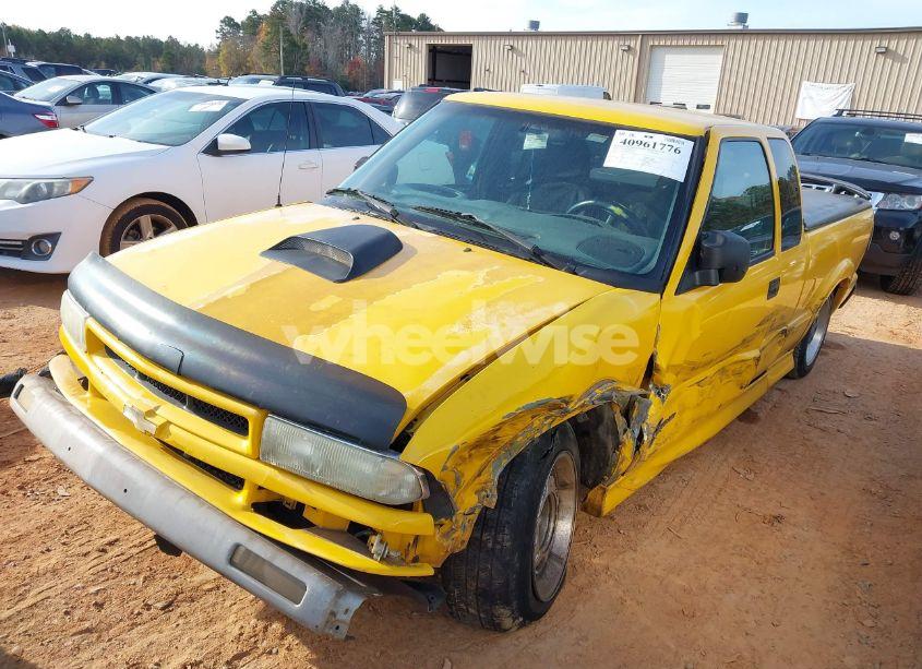 Photo 2 of 2003 Chevrolet S-10 LS (VIN 1GCCS19X438128471)