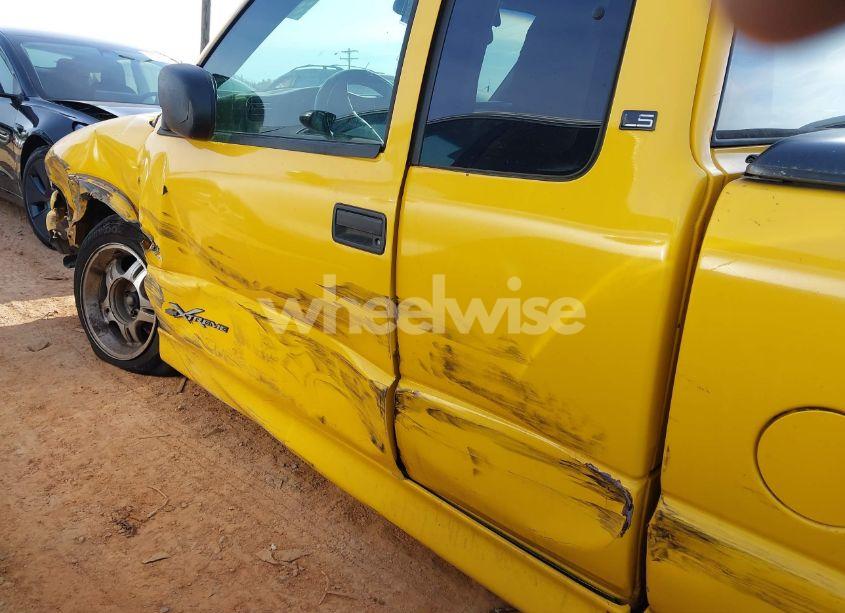 Photo 6 of 2003 Chevrolet S-10 LS (VIN 1GCCS19X438128471)