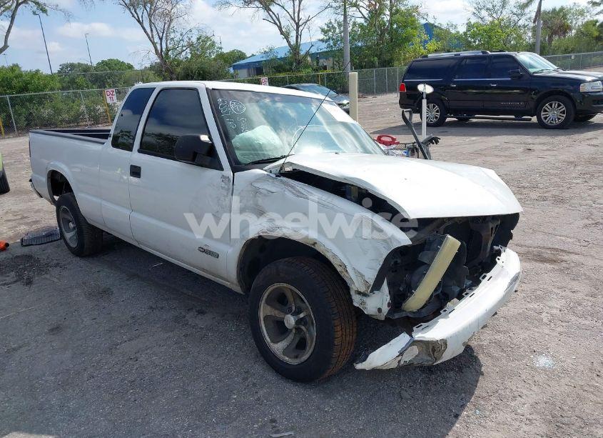 2003 Chevrolet S-10 LS (VIN 1GCCS19X438162359) main photo