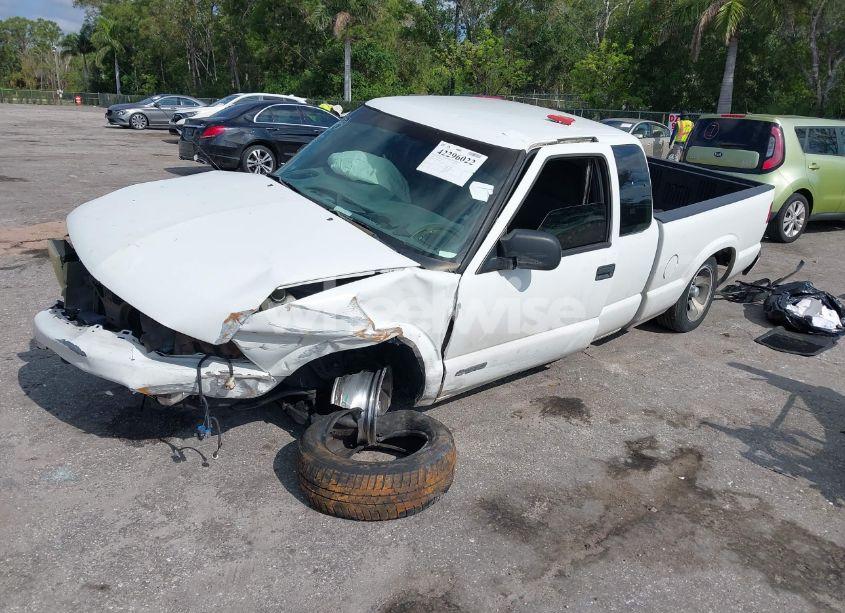 Photo 2 of 2003 Chevrolet S-10 LS (VIN 1GCCS19X438162359)