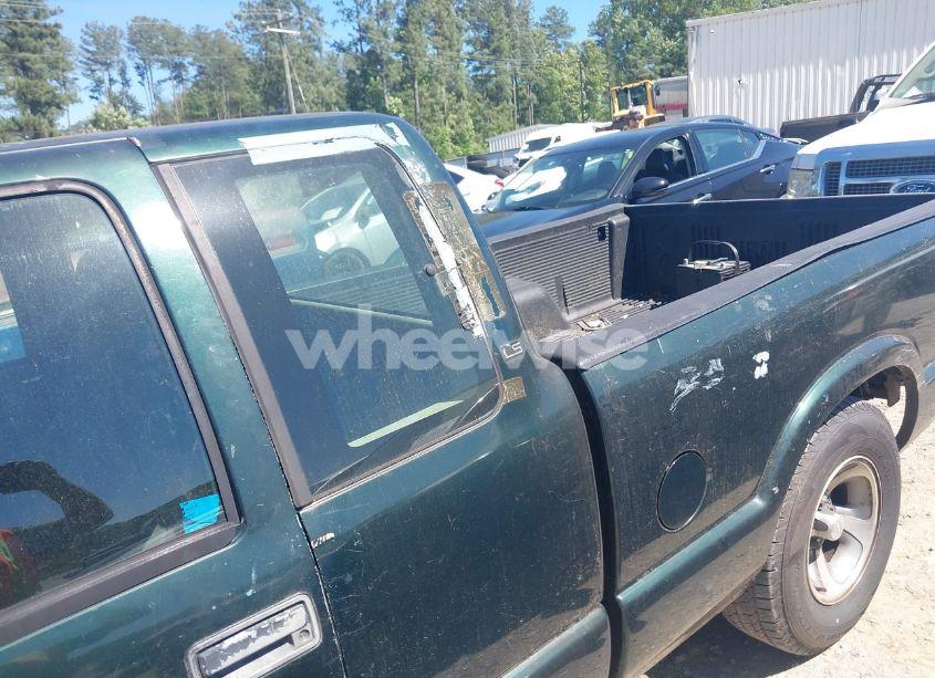 Photo 6 of 2003 Chevrolet S-10 LS (VIN 1GCCS19X438175967)