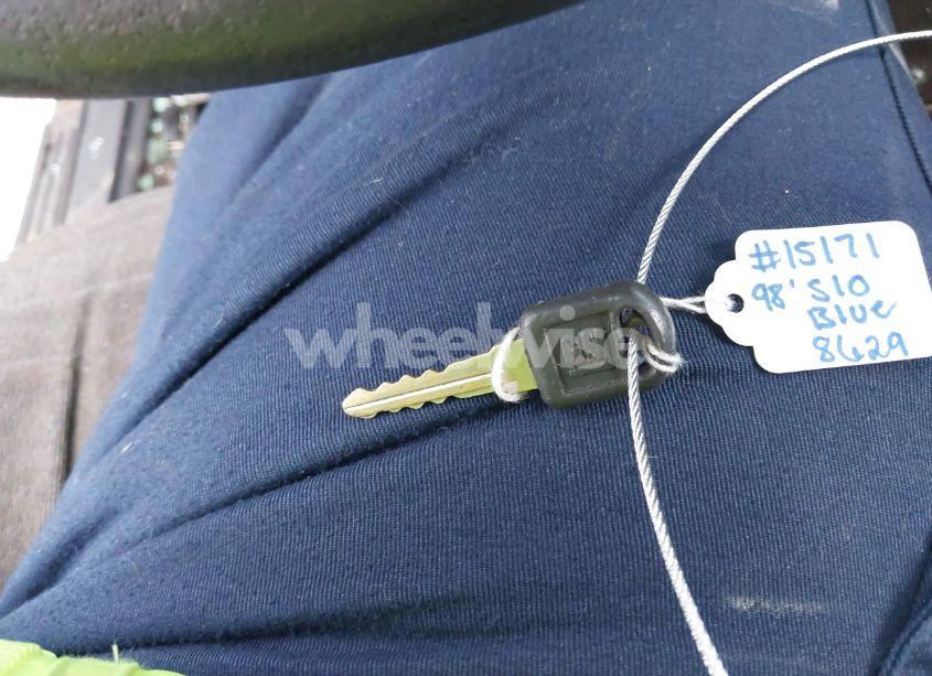 Photo 11 of 1998 Chevrolet S-10 LS FLEETSIDE (VIN 1GCCS19X4W8178629)