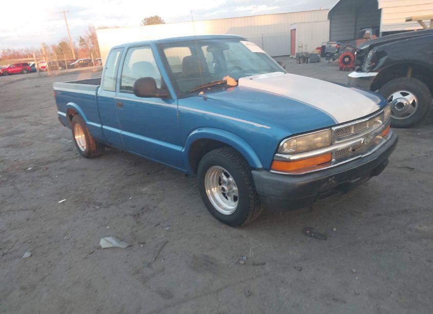 1998 Chevrolet S-10 LS FLEETSIDE (VIN 1GCCS19X4WK181243) main photo