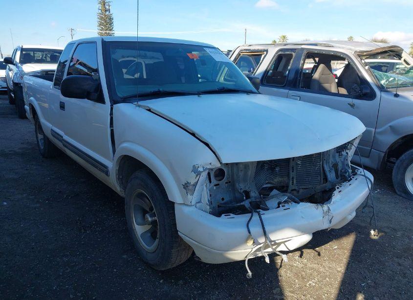 1999 Chevrolet S-10 LS (VIN 1GCCS19X4X8144451) main photo