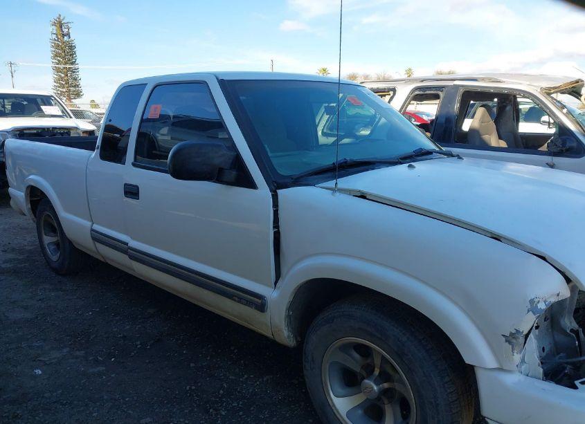 Photo 14 of 1999 Chevrolet S-10 LS (VIN 1GCCS19X4X8144451)