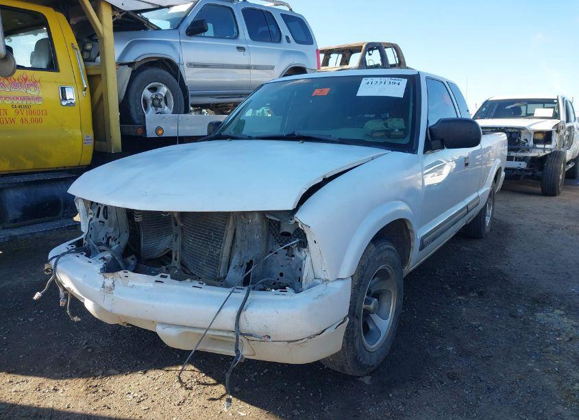 Photo 2 of 1999 Chevrolet S-10 LS (VIN 1GCCS19X4X8144451)