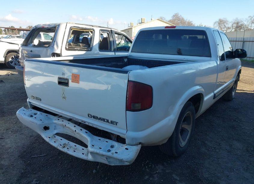 Photo 4 of 1999 Chevrolet S-10 LS (VIN 1GCCS19X4X8144451)