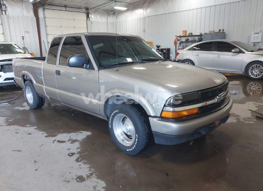 2003 Chevrolet S-10 LS (VIN 1GCCS19X538117656) main photo