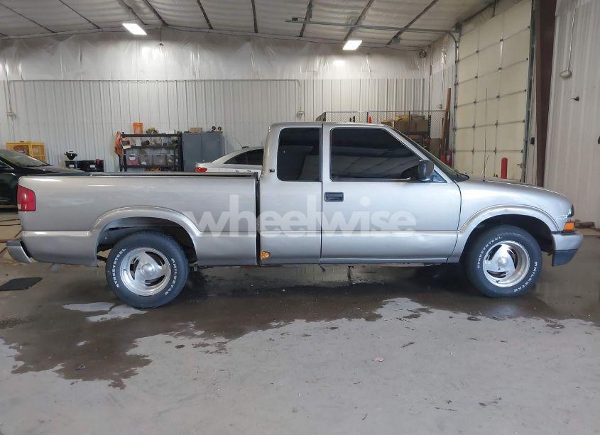 Photo 13 of 2003 Chevrolet S-10 LS (VIN 1GCCS19X538117656)