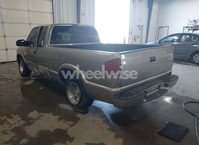 Photo 3 of 2003 Chevrolet S-10 LS (VIN 1GCCS19X538117656)