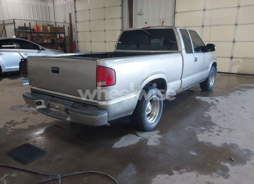 Photo 4 of 2003 Chevrolet S-10 LS (VIN 1GCCS19X538117656)