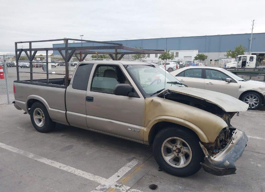 2003 Chevrolet S-10 LS (VIN 1GCCS19X538283823) main photo