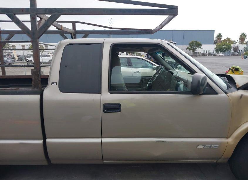 Photo 12 of 2003 Chevrolet S-10 LS (VIN 1GCCS19X538283823)