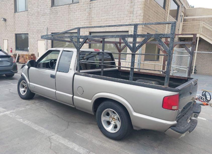 Photo 3 of 2003 Chevrolet S-10 LS (VIN 1GCCS19X538283823)