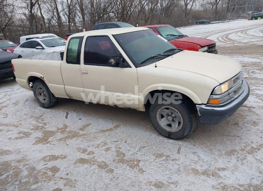 1998 Chevrolet S-10 LS FLEETSIDE (VIN 1GCCS19X5W8205594) main photo