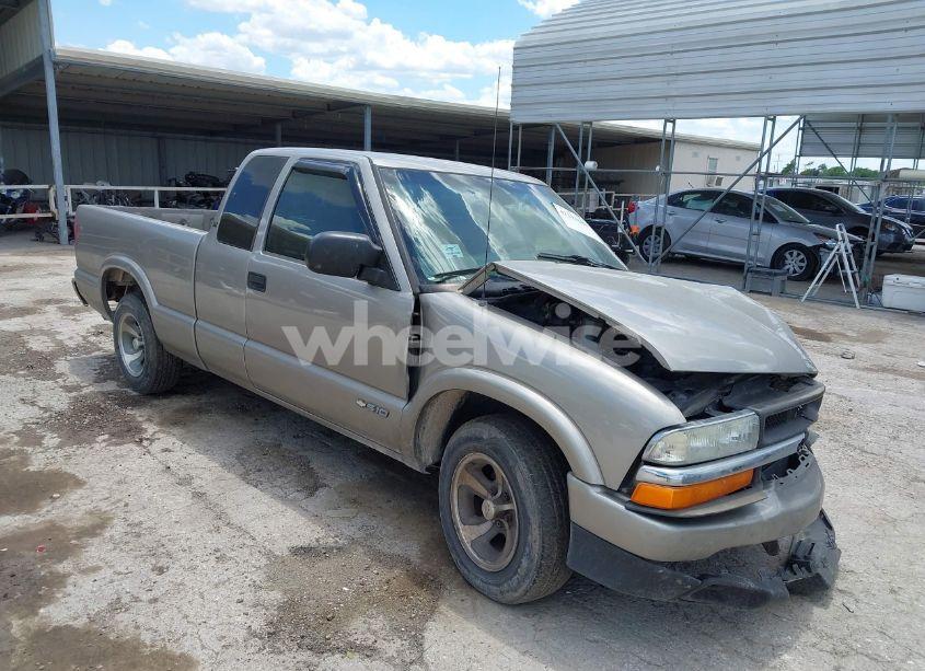 2003 Chevrolet S-10 LS (VIN 1GCCS19X638100820) main photo