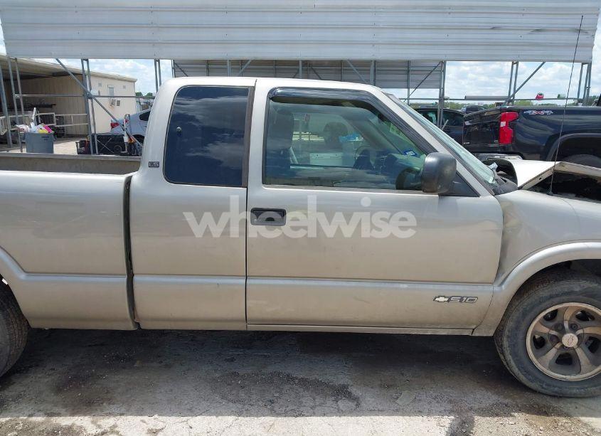 Photo 13 of 2003 Chevrolet S-10 LS (VIN 1GCCS19X638100820)