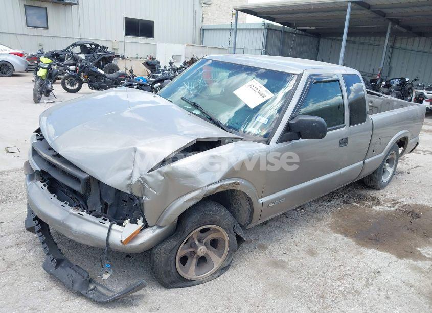 Photo 2 of 2003 Chevrolet S-10 LS (VIN 1GCCS19X638100820)