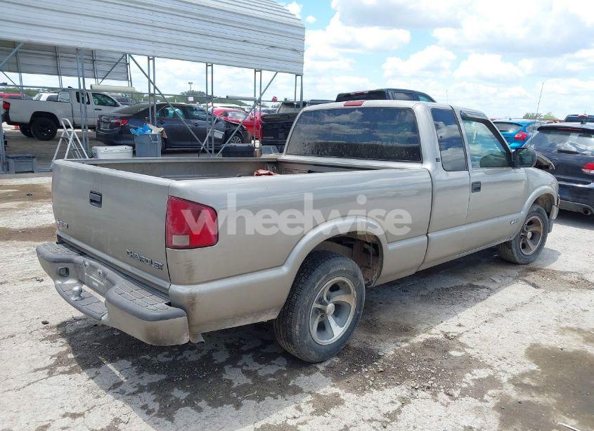 Photo 4 of 2003 Chevrolet S-10 LS (VIN 1GCCS19X638100820)
