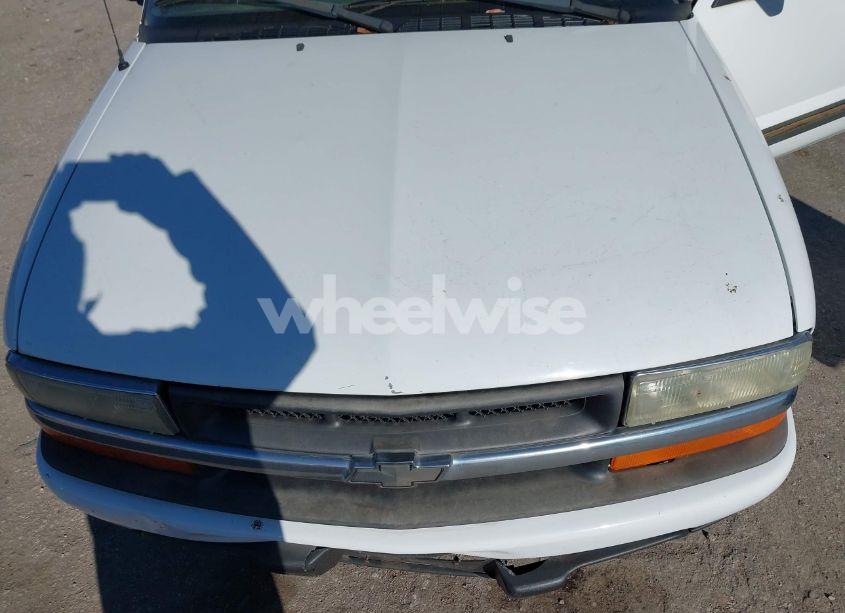 Photo 10 of 2003 Chevrolet S-10 LS (VIN 1GCCS19X638190728)