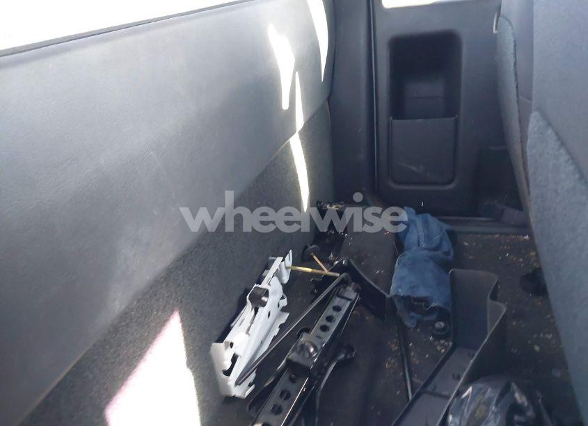 Photo 8 of 2003 Chevrolet S-10 LS (VIN 1GCCS19X638190728)