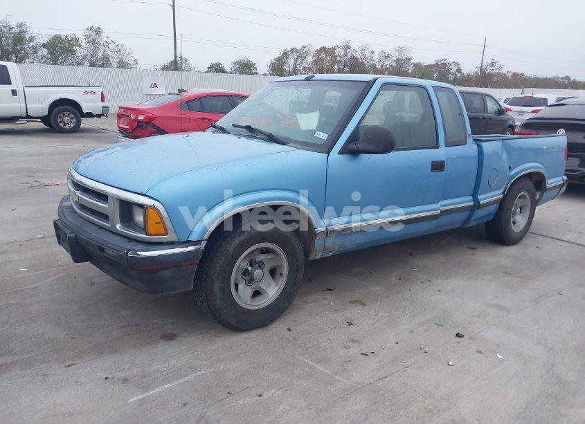 Photo 2 of 1996 Chevrolet S TRUCK S10 (VIN 1GCCS19X6T8103748)