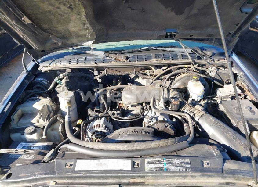 Photo 10 of 2003 Chevrolet S-10 LS (VIN 1GCCS19X738116038)