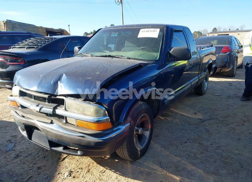 Photo 2 of 2003 Chevrolet S-10 LS (VIN 1GCCS19X738116038)