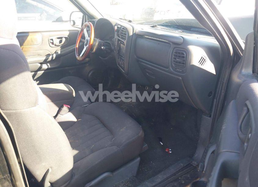 Photo 5 of 2003 Chevrolet S-10 LS (VIN 1GCCS19X738186994)