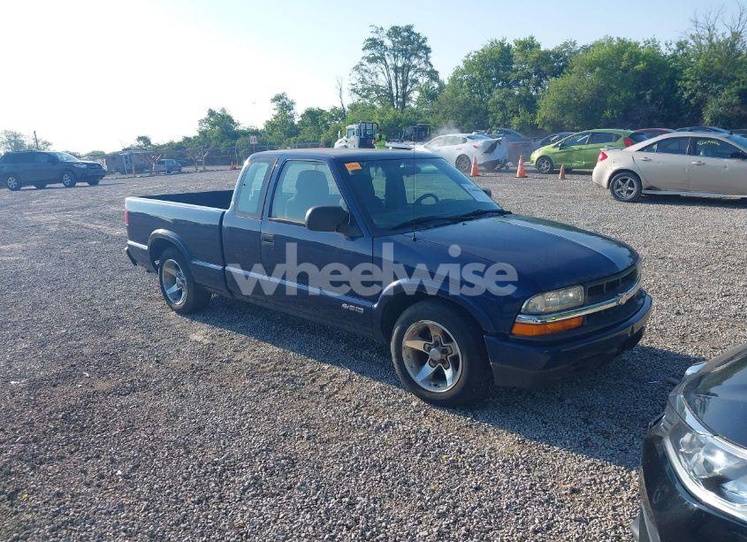 2003 Chevrolet S-10 LS (VIN 1GCCS19X838120793) main photo