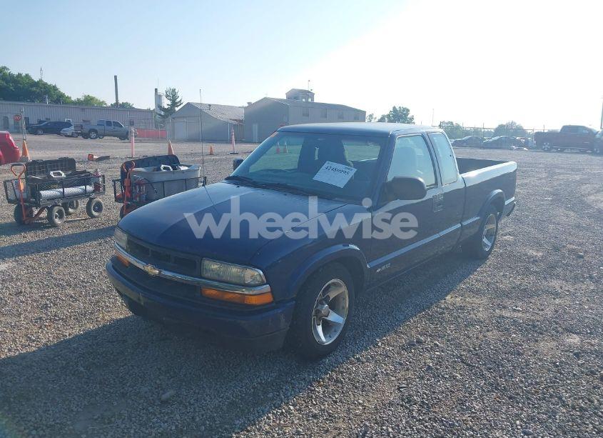 Photo 2 of 2003 Chevrolet S-10 LS (VIN 1GCCS19X838120793)