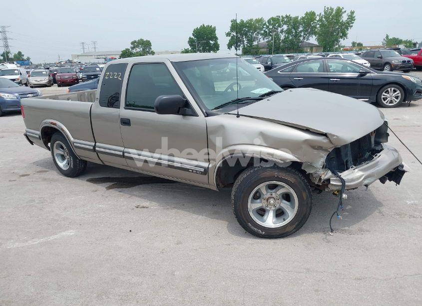 2003 Chevrolet S-10 LS (VIN 1GCCS19X838205486) main photo