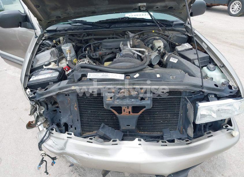 Photo 10 of 2003 Chevrolet S-10 LS (VIN 1GCCS19X838205486)