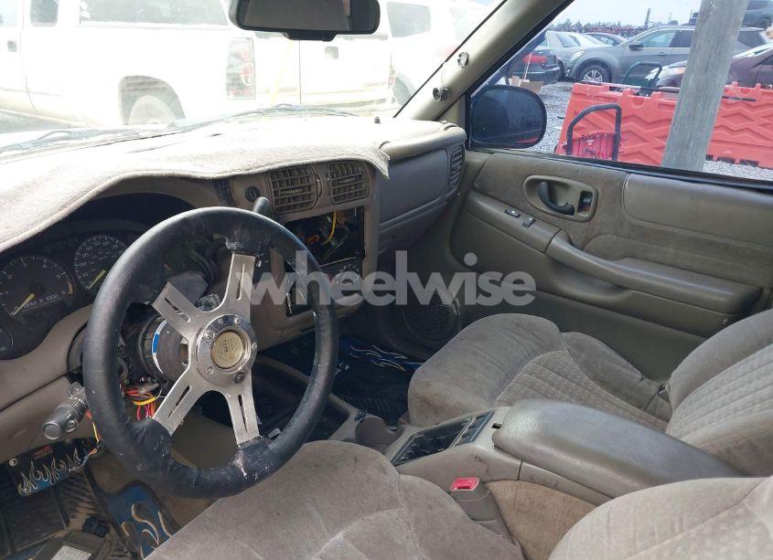 Photo 5 of 1998 Chevrolet S-10 LS FLEETSIDE (VIN 1GCCS19X8W8160974)